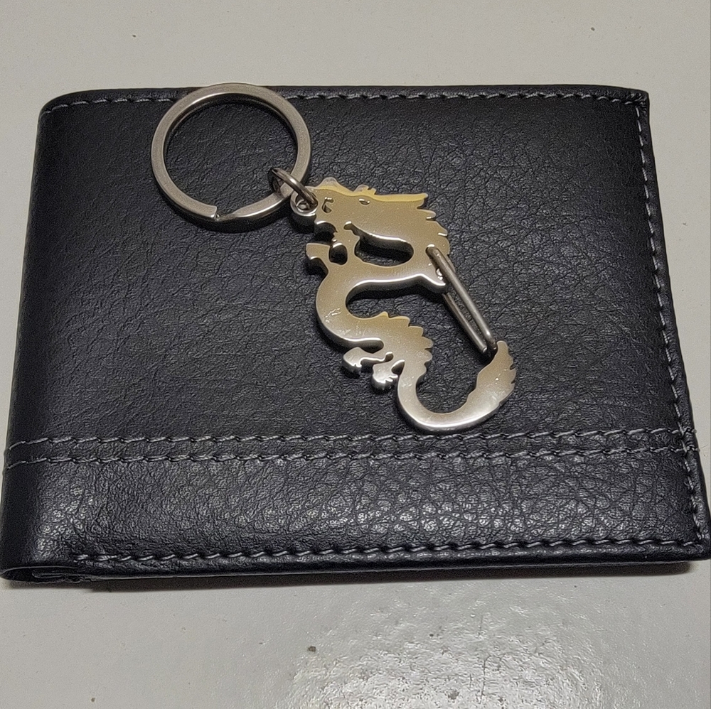 MEN'S Genuine leather black wallet w/ New Dragon keychain.
